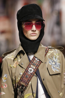 Details Christian Dior , Details Dior Fall 2018 Ready-to-Wear , Детали показа Кристиан Диор , Детали показа Диор осень зима 2018 , Fashion show , неделя моды в Париже , PFW , Мария Грация Кьюри , Mainstyles